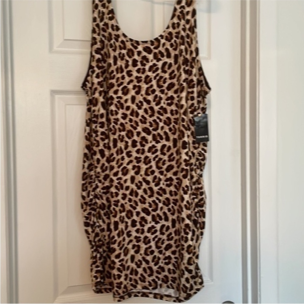 C
Torrid Leopard Print Short Sleeve Super Soft Ruched Tank 2X - Picture 2 of 7